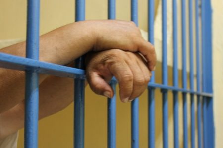 Dan 40 años de prisión a feminicida de San José Tecoh, por matar a golpes a su esposa