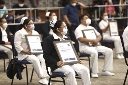 Mauricio Vila reconoce el esfuerzo, empeño y vocación de servicio de enfermeras y enfermeros