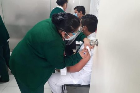 Retrasan un día la llegada de nuevos lotes de vacunas Covid-19 a Yucatán