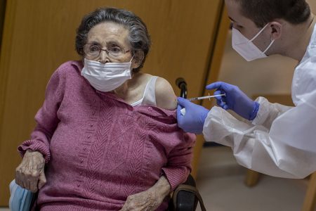Vacunación de adultos mayores comienza a fines de febrero en Yucatán