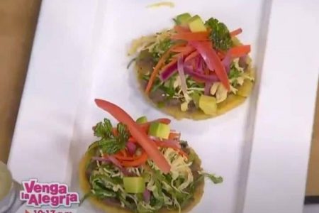 Esto ya es personal: chef de TV Azteca prepara salbutes con frijol