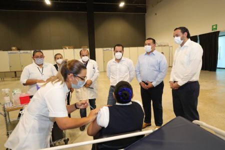 Avanza la vacunación contra Covid-19 del personal de Salud en Yucatán