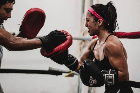 La pandemia no frena a Jessica Basulto, quien desea triunfar en el boxeo profesional