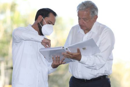 Mauricio Vila pide a AMLO concluir la vacunación de adultos mayores y continuar con los maestros yucatecos