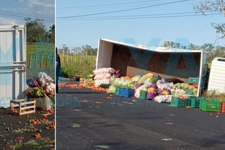 Vuelca un camión cargado con toneladas de frutas y verduras