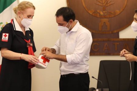 Mauricio Vila Dosal pone en marcha en Yucatán la Colecta Nacional de la Cruz Roja