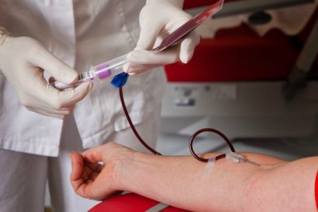 Solicitan dos donadores de sangre para paciente con cáncer en la T-1 del IMSS