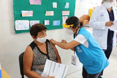 Habilitarán 16 módulos para vacunar a adultos mayores en Mérida