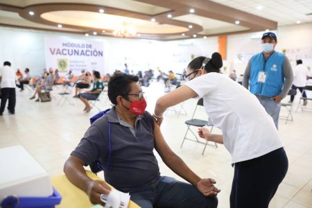 Inicia la vacunación de personas de 50 a 59 años en Yucatán