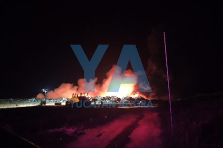 Madrugador incendio de grandes proporciones en el relleno sanitario de Mérida