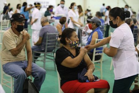 Continúa con normalidad y orden la vacunación en Mérida