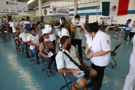 Buena afluencia en la segunda jornada de vacunación contra el Coronavirus en Mérida y el interior del estado