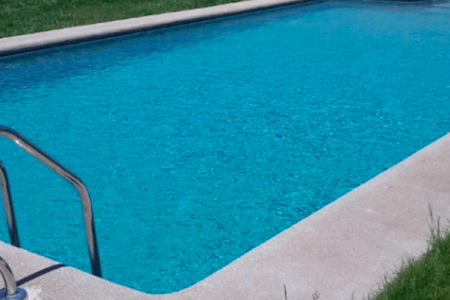 Adolescente se desmaya y cae a una piscina, en una privada de Cholul
