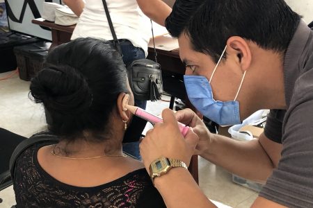Beneficencia Pública realiza segunda jornada de entrega de auxiliares auditivos