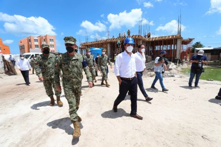 Supervisan avances en la construcción del Hospital General Naval en Progreso