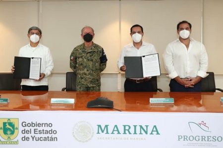 Mauricio Vila firma convenio para ampliar el Puerto de Altura de Progreso