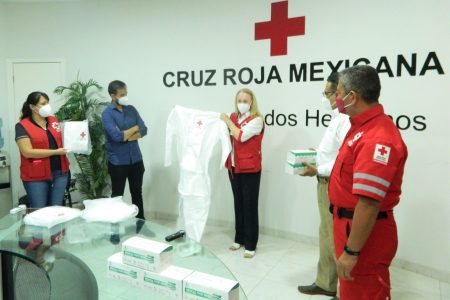 Donan equipos de protección personal a Cruz Roja Mexicana Delegación Yucatán