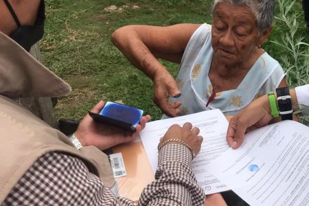 Avanzan acuerdo para reubicar a familias en la ruta del Tren Maya