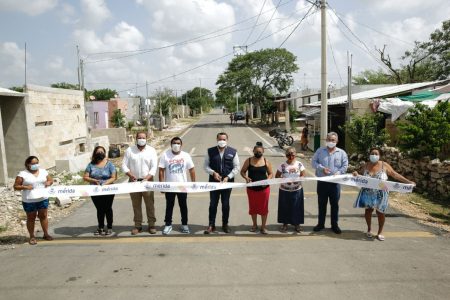 Renán Barrera inaugura nuevas calles en la colonia Emiliano Zapata Sur III