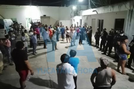 Año de Hidalgo en Kaua: protestan empleados por falta de pago