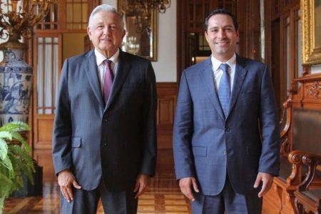 Mauricio Vila pide un nuevo hospital para Yucatán en reunión con el presidente AMLO