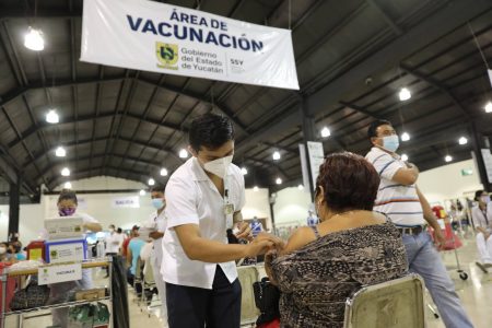 Yucatecos de 40 a 49 años de Mérida comienzan a recibir la segunda dosis contra Covid-19