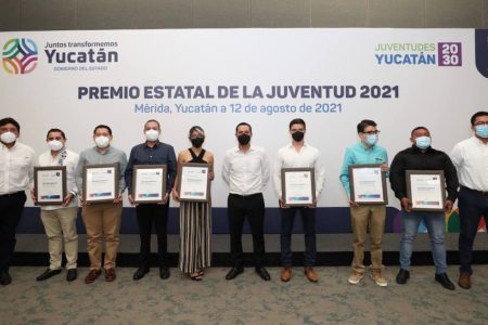 El Gobernador Mauricio Vila reconoce la dedicación y trabajo de los jóvenes yucatecos