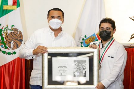 El Ayuntamiento entrega la medalla Héctor Herrera ‘Cholo’ 2021 a Erick Ávila ‘Cuxum’