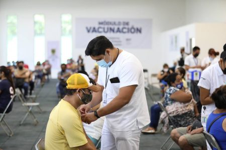 Meridanos de 40 a 49 años continúan recibiendo la segunda vacuna contra el Coronavirus