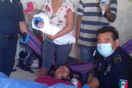 Paramédicos atienden el nacimiento de una bebé en Mulchechén