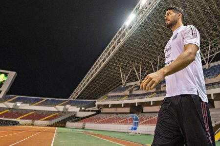 Henry Martín podría ser titular mañana: el yucateco ya le anotó a Costa Rica