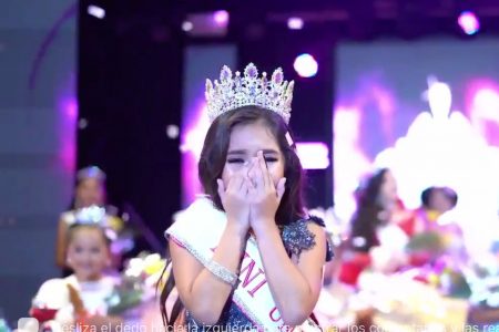 La yucateca Renata González gana la corona de Mini Universo 2021