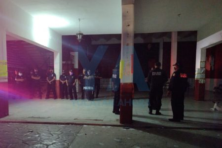 Inconformes con la reelección del alcalde, atacan el palacio municipal en Suma de Hidalgo