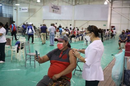 Comienza la aplicación de segundas dosis a personas de 30 a 39 años en Mérida