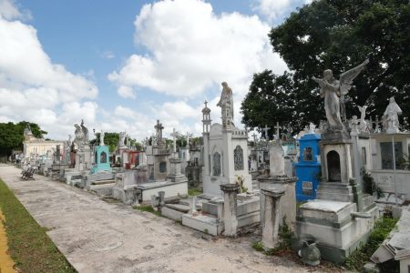 En marcha el mantenimiento en los cementerios de Mérida