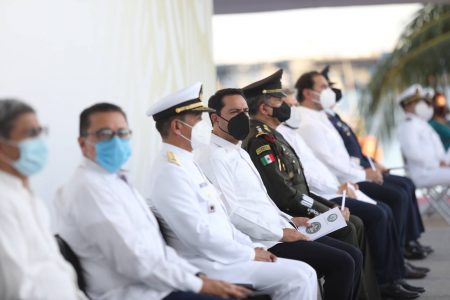 Encabeza el Gobernador Mauricio Vila la ceremonia por los 200 años de la Armada de México