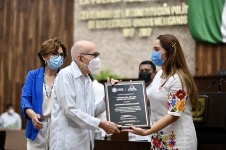 Congreso del Estado reconoce la amplia trayectoria del Dr. Luis David Arjona Canto