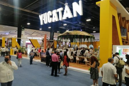 Expositores locales destacan gran interés de compradores en el Tianguis Turístico