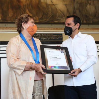 Margarita Díaz Rubio recibe la Medalla Yucatán 2021