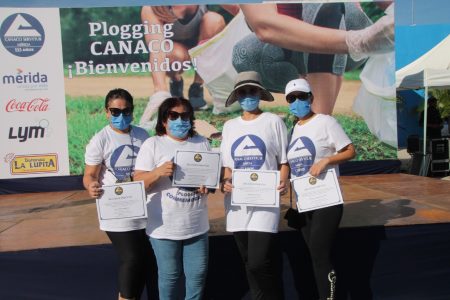 Participan 200 personas en el primer Plogging de Canaco Servytur Mérida