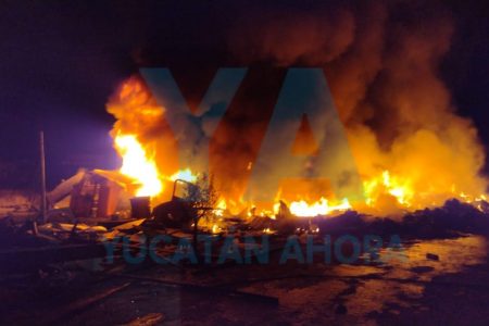 Fuego devora taller en el sur de Mérida
