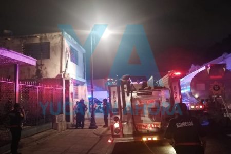 Se quema bodega en el centro de Mérida