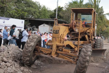 Se invierten $7.8 mdp para rehabilitar y reconstruir calles en Kanasín