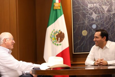 Reconoce embajador de los Estados Unidos en México, Ken Salazar, liderazgo del Gobernador Mauricio Vila Dosal