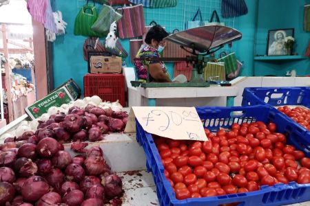 Anticipan incremento en la afluencia de gente en los mercados Lucas de Gálvez y San Benito