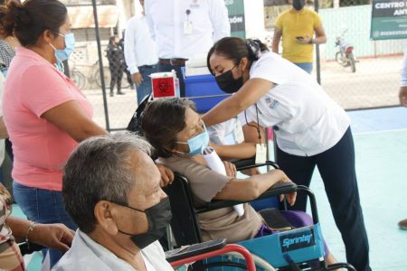 Comienza en Yucatán la aplicación de refuerzo de vacuna contra el Coronavirus en adultos mayores