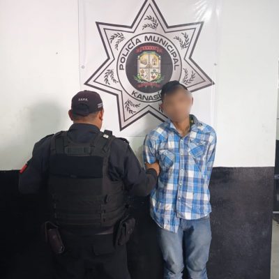 Elementos de la Policía Municipal de Kanasín detuvieron a F.J.S.L., de 24 años de edad, por el robo de una motocicleta en la colonia Reparto Granjas.