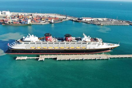 Llega a Yucatán por primera vez el crucero de lujo Disney Wonder, con 1,380 pasajeros a bordo