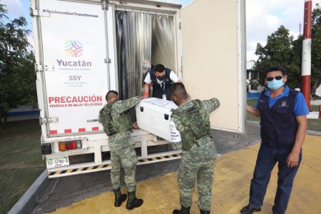Arriban a Yucatán 72,440 vacunas contra el Coronavirus para aplicación de dosis de refuerzo a personal de salud del estado