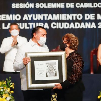 El alcalde Renán Barrera entrega el “Premio Ayuntamiento de Mérida a la Cultura Ciudadana 2021”